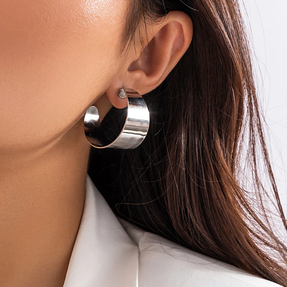 Boucles d'oreilles à clous Punk Metal Hip-hop Fashion. Affirmez votre style avec ces boucles tendance et audacieuses. Pour un look unique.