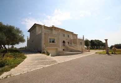 Villa with pool and terrace 3