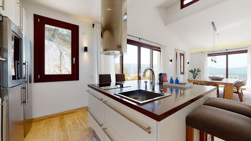 Propriété avec piscine et jardin 5