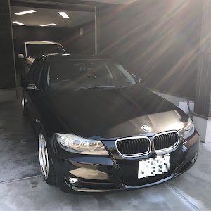 320i