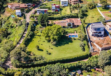 Propriété avec piscine et jardin 2