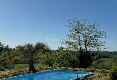 Maison avec piscine et terrasse 1