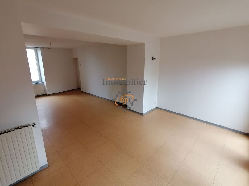 Location  appartement 4 pièces 92 m² à Saint-Victor-et-Melvieu (12400), 671 €