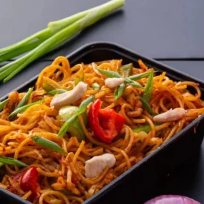 Chicken Noodles In Chilli Garlic Sauce Regular