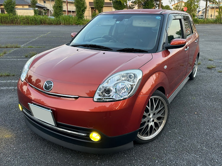 ベリーサのみんなのセンターキャップが見たい・早朝カメ活・そろそろ洗車しないと・やりたい事はいっぱい、軍資金が無い・地味に好きなアングルに関するカスタム事例の投稿画像1枚目