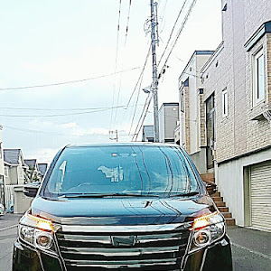 ノア ZRR85W