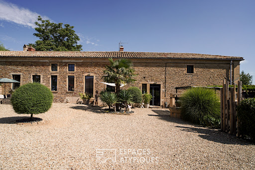 Maison contemporaine avec piscine et jardin 1