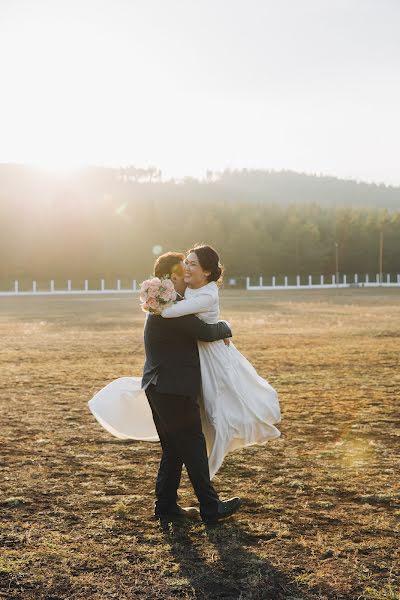 Fotógrafo de casamento Olesya Brezhneva (brezhnevaolesya). Foto de 2 de março 2019