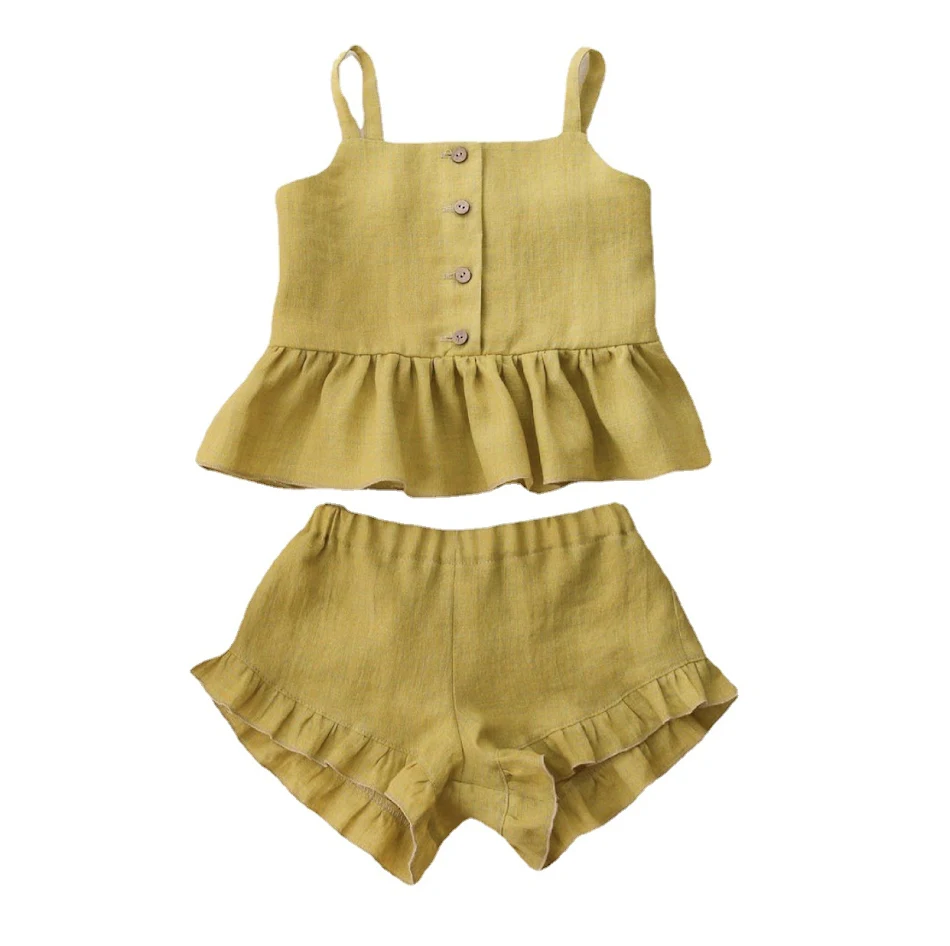 Zomer baby meisjes outfit, halter top en shorts met ruches. Tweedelige set voor baby's. Schattige en luchtige babykleding.