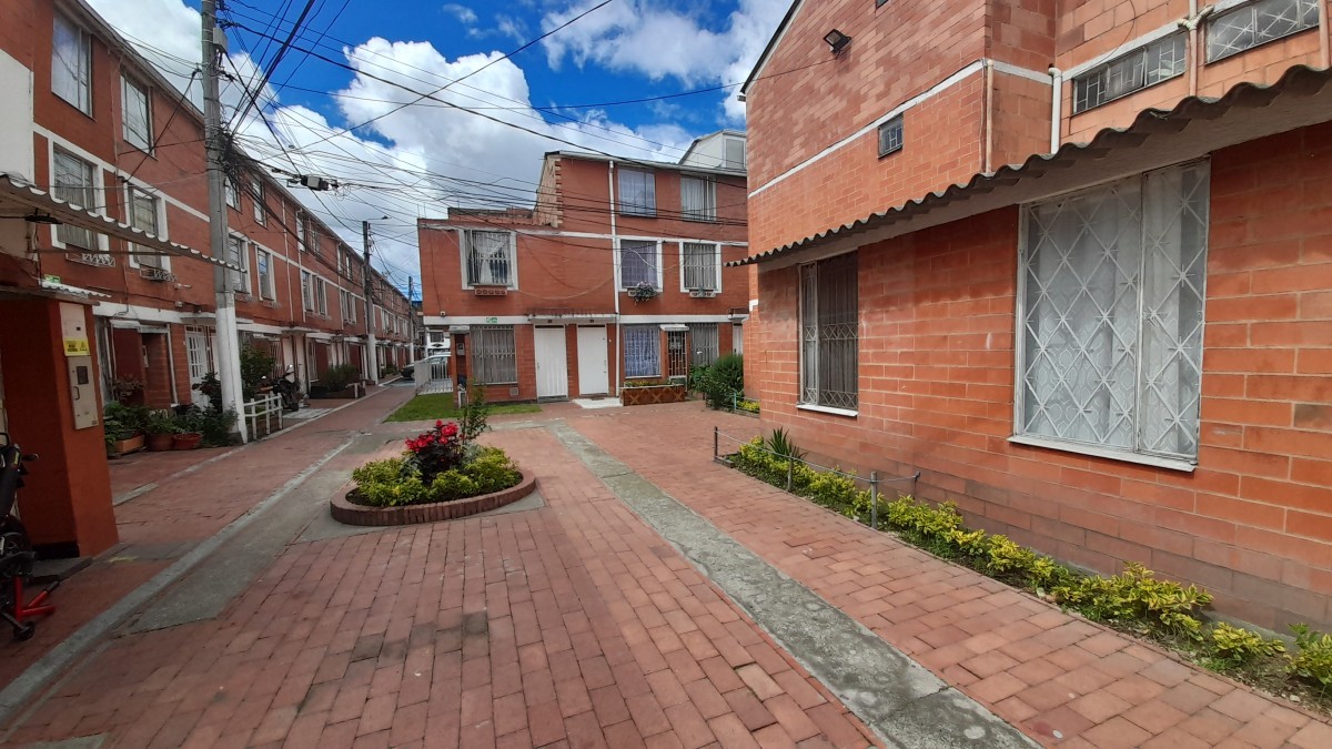 Casa En Venta - La Riviera, Bogota