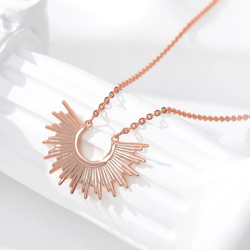 Ethnic Style Vintage Necklace with Exaggerated Bohemian Tassel Pendant. Elevate Your Style with this Unique and Eye-Catc