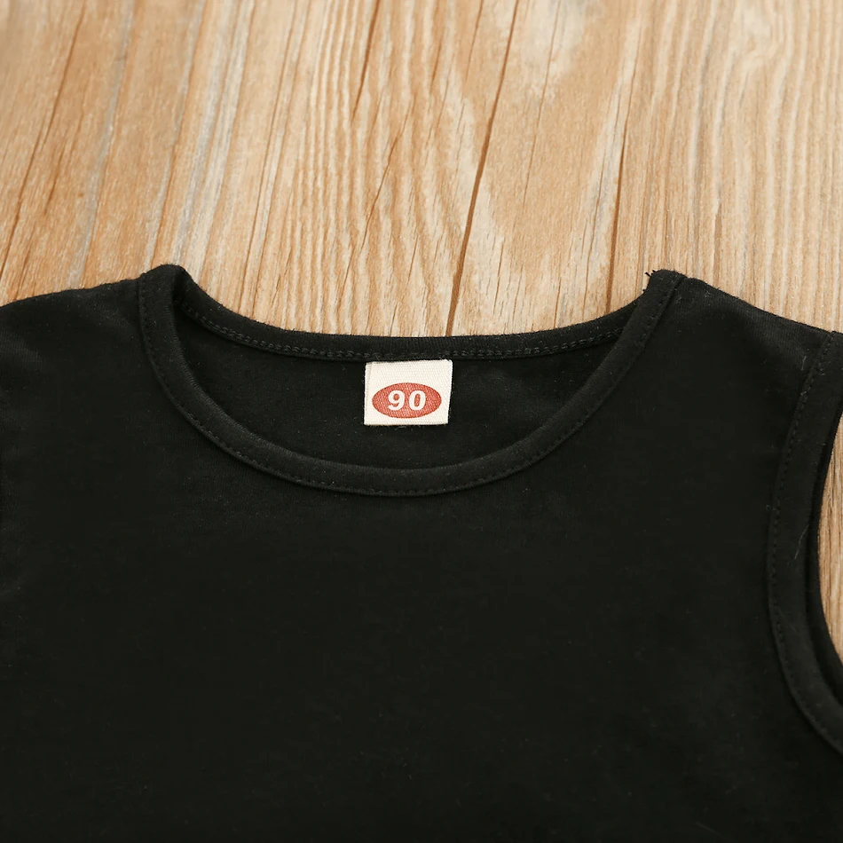 Top sans manches imprimé léopard et jupe en résille, pour un look audacieux et tendance. Idéal pour vos soirées ou sorties. Confort et style garantis.