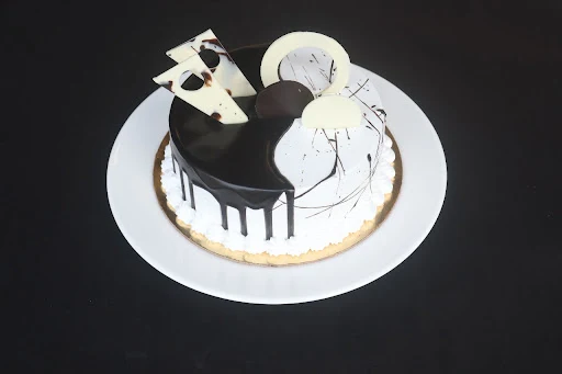 Special Chocovanilla Cake Half Kg - Eggless