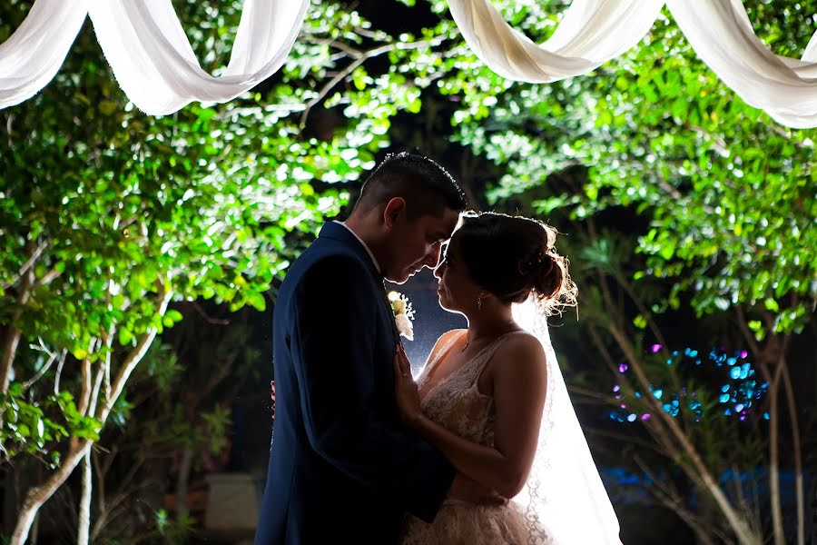 Fotografo di matrimoni Andrey Alberto Uc Caamal (andreyalbertof). Foto del 11 aprile 2018