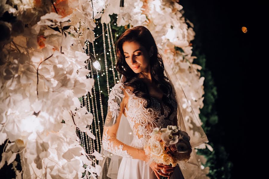 Wedding photographer Anastasiya Ponomarenko (staseyrozen). Photo of 26 November 2019