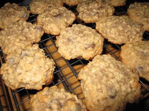 Irresistible Banana Oatmeal Chocolate Chip Cookies