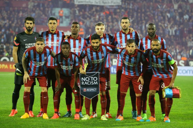 Un fan de Trabzon frappe l'arbitre