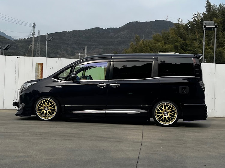 エスクァイアの福岡・暇人会・E.C.O.J・車高調整に関するカスタム事例の投稿画像4枚目