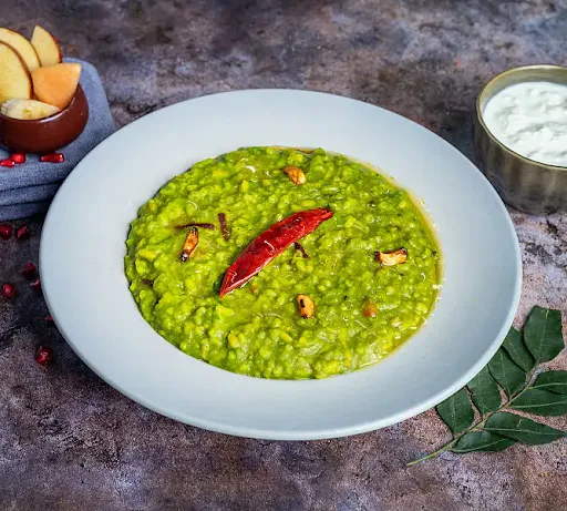 Palak Dal Khichdi ( With Fruits N Curd)