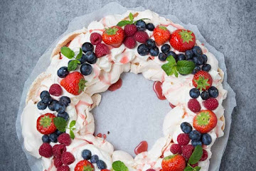 Christmas Pavlova Wreath