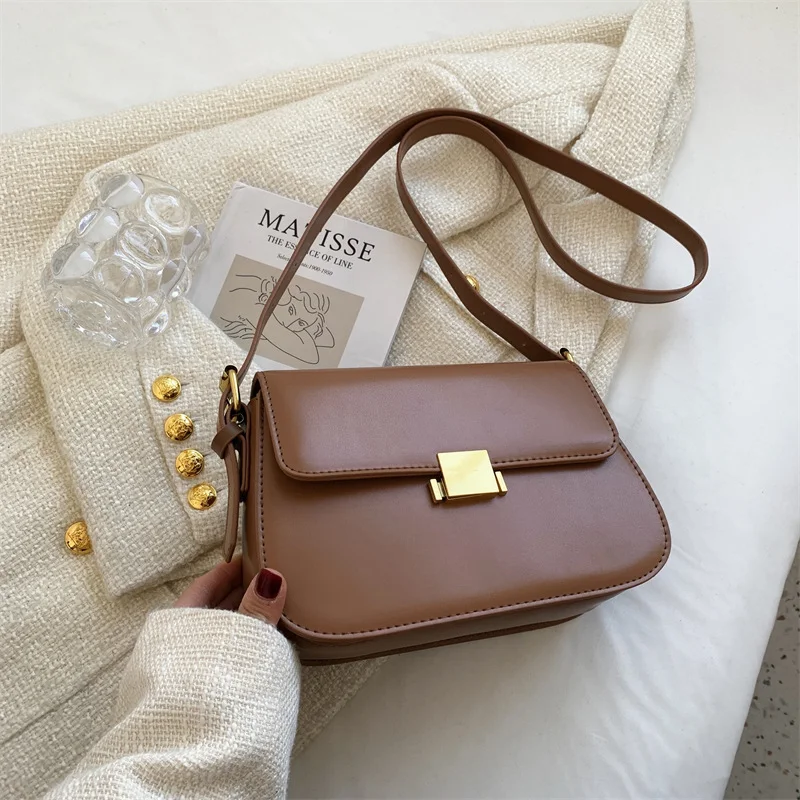 Bolso Cuadrado Pequeño para Mujer Estilo Retro Bandolera Hombro Debajo del Brazo Versátil. Ideal para llevar tus esenciales diarios con estilo.