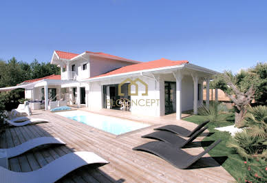 House with pool and terrace 9