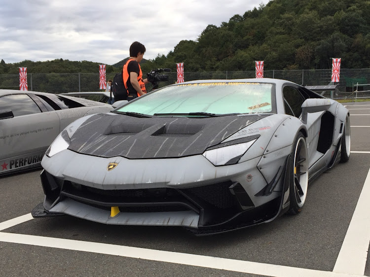 クラウンアスリートのspecialists・日本アンポンタン組合・LIBERTYWALK・LB★WORKS・LB★PERFOMANCEに関するカスタム事例の投稿画像2枚目