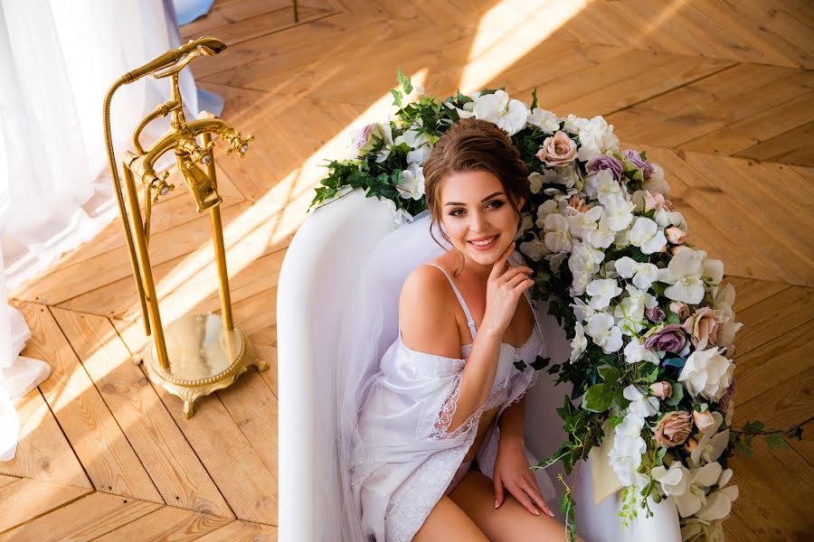 Fotógrafo de bodas Lyudmila Larikova (lucylarikova). Foto del 16 de septiembre 2019