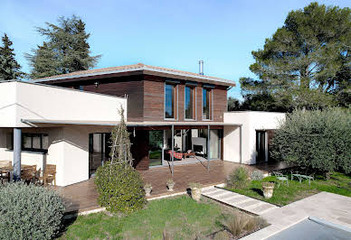 Propriété avec piscine et jardin 3