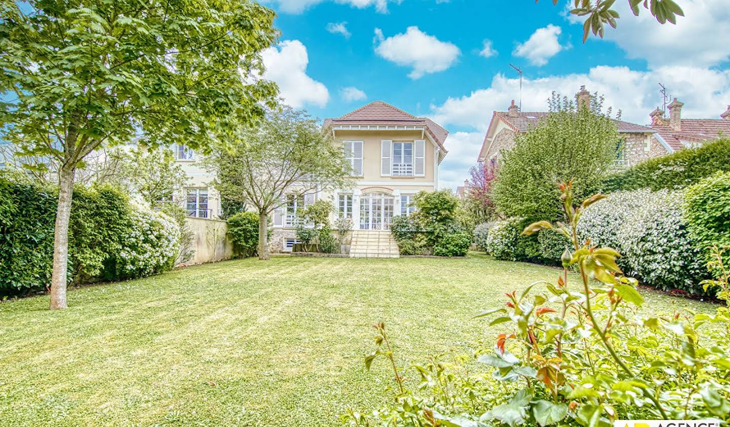 House with terrace Versailles