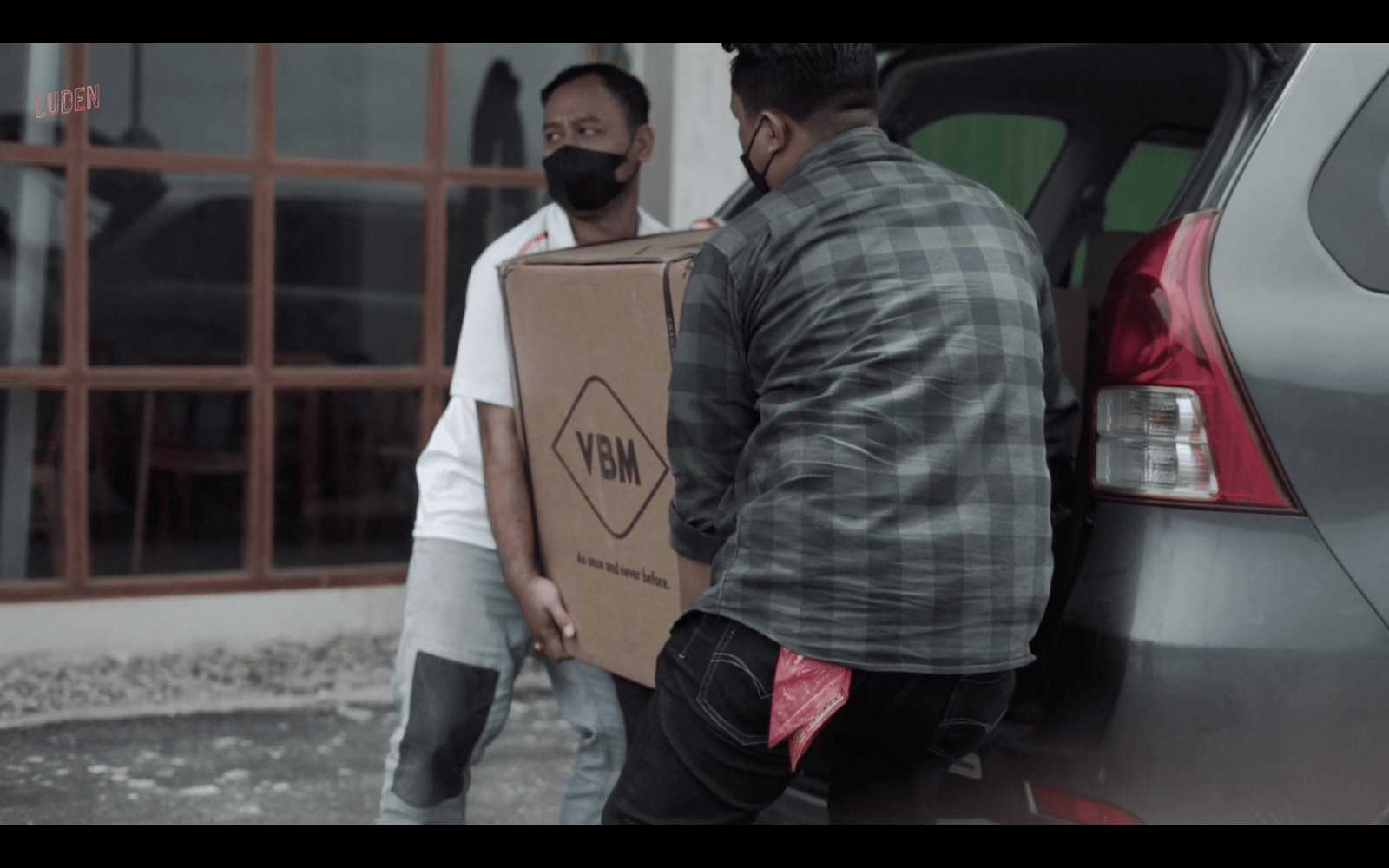 Pengiriman mesin oleh TOFFIN