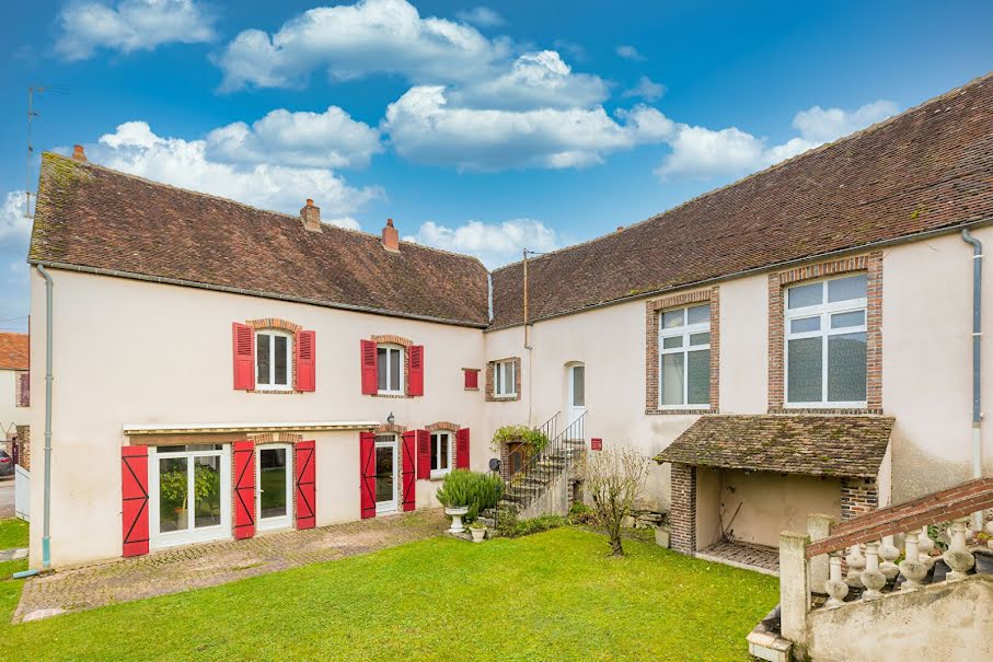 Vente maison 13 pièces 170 m² à Saint-Aubin-sur-Yonne (89300), 285 000 €