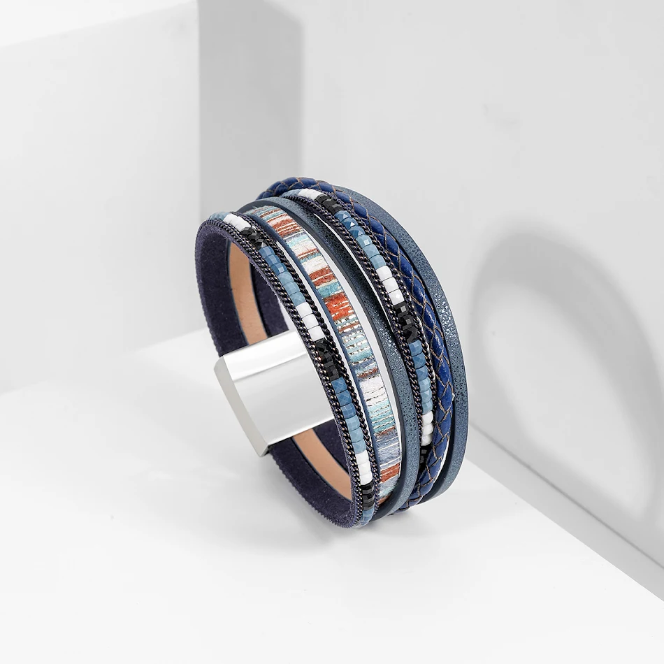 Bracelets en cuir tressé faits main pour femmes, multicouches avec perles. Élégance et artisanat se rencontrent dans ce bijou unique.