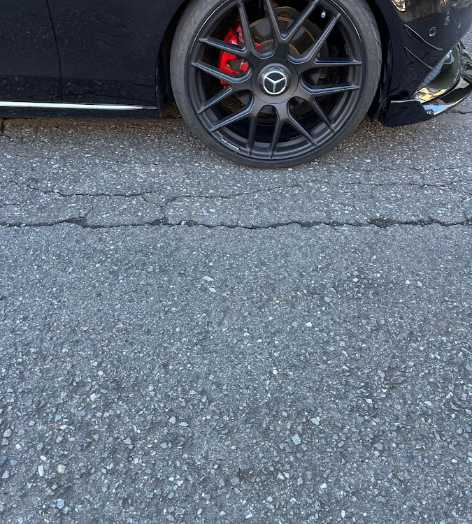 Cクラス セダンのW205・ガリ傷補修・表参道イルミネーション・けやき坂イルミネーション・仲里依紗に関するカスタム事例の投稿画像11枚目